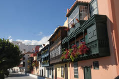 spanische Kolonialarchitektur, historischer Stadtkern Santa Cruz de la Palma, Blumenbalkon Santa Cruz